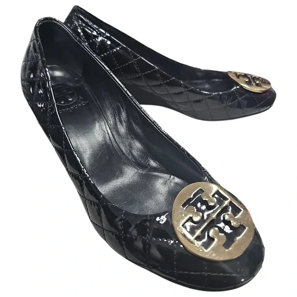 Tory Burch "Quinn" quilted patent leather wedge pump‎ - Picture 2 of 8